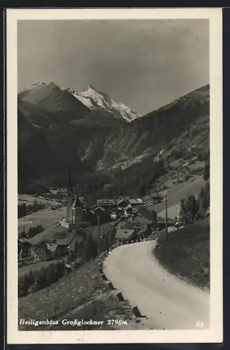AK Heiligenblut, Ortsansicht mit Kirche und Blick auf den Grossglockner