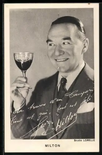 AK Schauspieler Milton mit einem Glas Campari