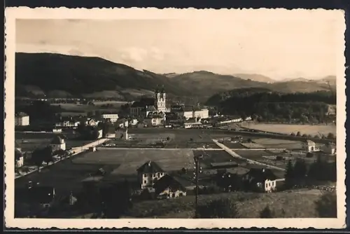 AK Garsten /O. Ö., Ortsansicht mit Bergpanorama aus der Vogelschau