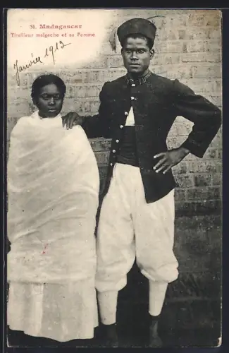 AK Madagascar, Tirailleur malgache et sa Femme