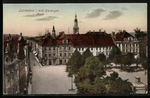 AK Landeshut /Riesengebirge, Markt mit Denkmal und Strasse aus der Vogelschau