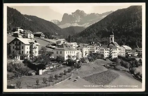 AK Nova Levante, Teilansicht vor dem Berg Catinaccio