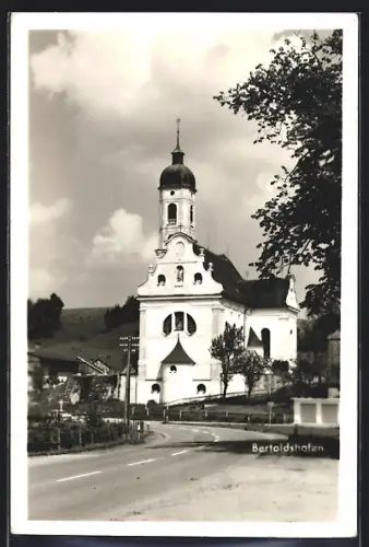 AK Bertoldshofen, Ortspartie mit Kirche