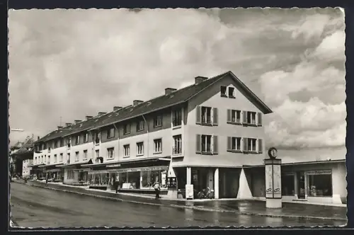 AK Giengen a. d. Br., Bahnhofstrasse mit Geschäften und Uhr