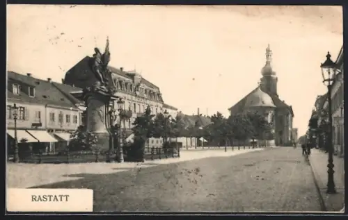AK Rastatt, Platz mit Denkmal und Kirche