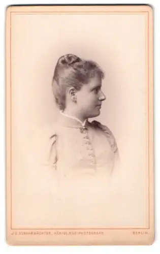 Fotografie J.C. Schaarwächter, Berlin, Leipziger Strasse 130, Profil einer jungen Frau