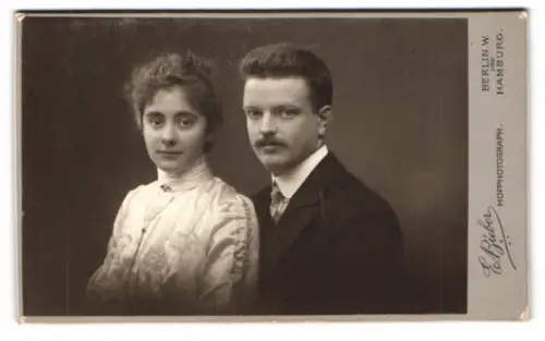 Fotografie E. Bieber, Hamburg, Jungfernstieg 8-9, Elegantes Paarporträt