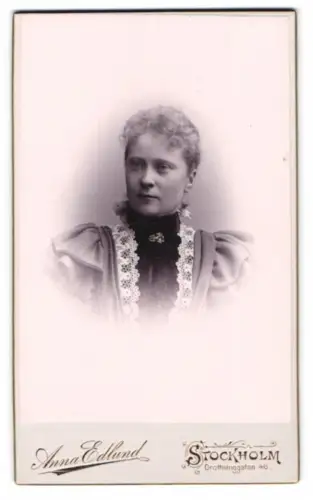 Fotografie Anna Edlund, Stockholm, Drottninggatan 46, Porträt einer Frau