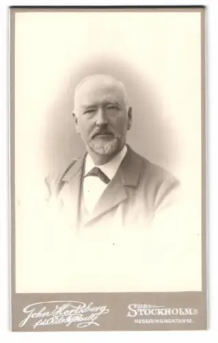 Fotografie John Hertzberg, Stockholm, Regeringsgatan 18, Porträt eines älteren Mannes