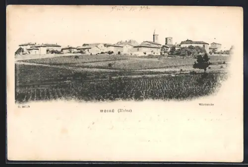 AK Moiré /Rhône, Vue du village et des champs environnants