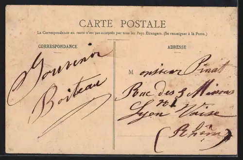 AK Fontaines-sur-Saône /Rhône, La Place de l`Eglise, Vue prise de la rive droite