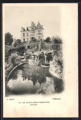 AK Le Gyre-sur-Pommiers /Rhône, Maison élégante avec jardin et étang réflétant l`architecture