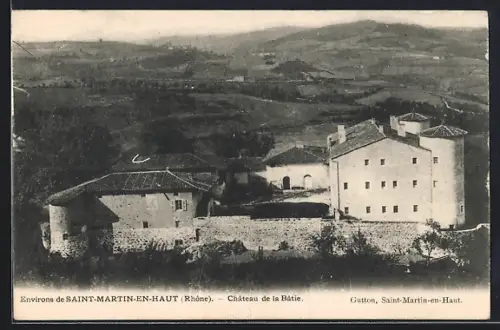 AK Saint-Martin-en-Haut /Rhône, Château de la Bâtie dans un paysage vallonné