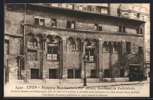 AK Lyon, Ancienne Manécanterie, 11e siècle, touchant la Cathédrale
