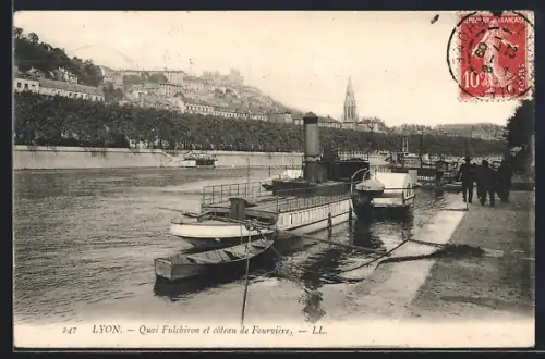 AK Lyon, Quai Fulchiron et colline de Fourvière avec bateaux sur la Saône