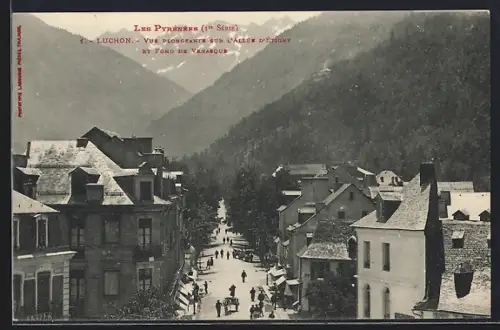 AK Luchon, Vue plongeante sur allée d`Étigny et fond de Venasque