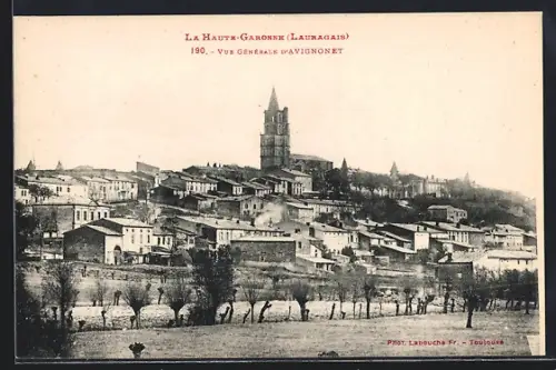 AK Avignonet /Haute-Garonne, Vue générale d`Avignonet et son église imposante