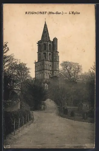 AK Avignonet /Hte-Gar., L`Église majestueuse sur la colline boisée