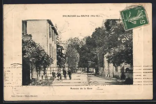 AK Encausse-les-Bains /Hte-G., Avenue de la Gare avec passants et arbres