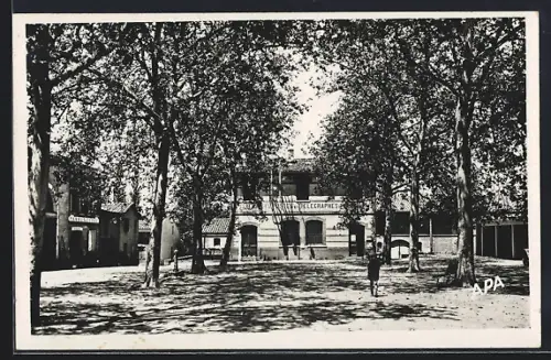 AK Saint-Lys, La Poste parmi les arbres de la place centrale