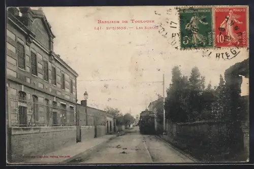 AK St-Simon /Toulouse, Les Écoles avec un tramway sur la route