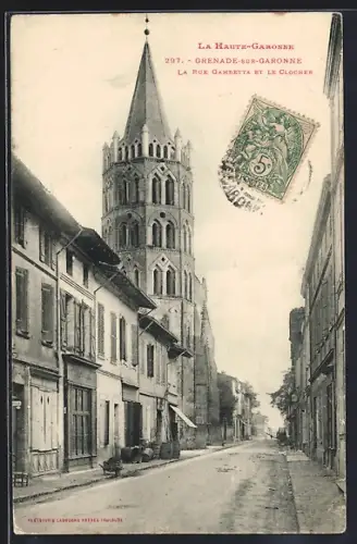 AK Grenade-sur-Garonne /Haute-Garonne, La Rue Gambetta et le Clocher