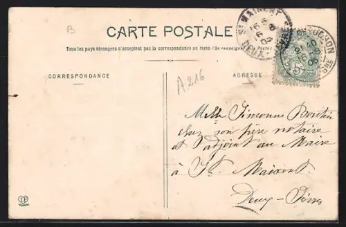 AK Luchon, La Place de Comminges avec bâtiments et passants