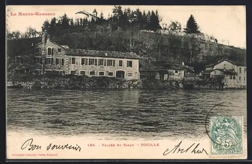 AK Touille /Haute-Garonne, Vallée du Salat, vue sur les bâtiments au bord de l`eau