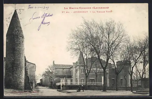 AK Avignonet /La Haute-Garonne, La Vieille Tour et rue bordée d`arbres