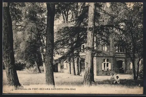 AK Garidech /Hte-Gne, Château de Fort-Béziana entouré d`arbres majestueux