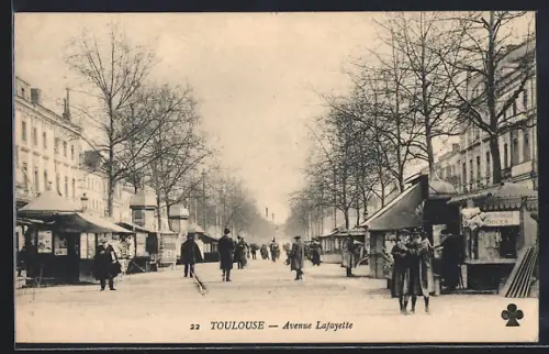 AK Toulouse, Avenue Lafayette avec passants et étals de marché