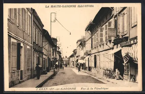 AK Grenade-sur-Garonne, Rue de la République avec boutiques et passants