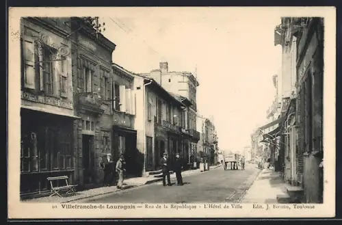 AK Villefranche-de-Lauragais, Rue de la République, Hôtel de Ville