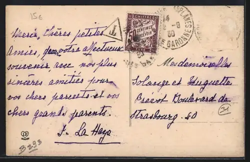 AK Colomiers /Ht-Gar., Place de la Mairie avec un passant et des bâtiments anciens