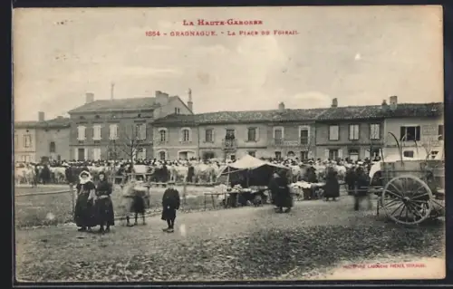 AK Gragnague, La Place du Foirail avec marché animé et bâtiments en arrière-plan