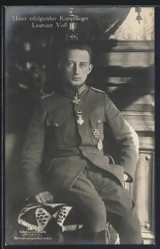 Foto-AK Sanke Nr. 506: Kampfflieger Leutnant Voss in Uniform