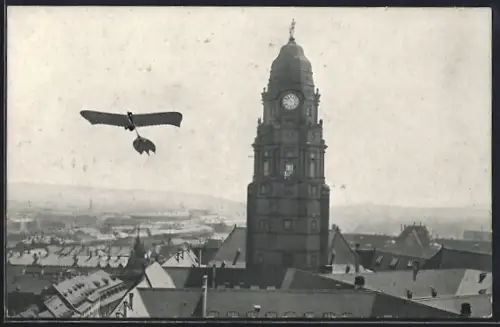 AK Dresden, Sachsen-Flugwoche 1911, Flugzeug am neuen Rathaus