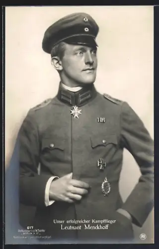 Foto-AK Sanke Nr.617: Unser erfolgreicher Kampfflieger Leutnant Menckhoff