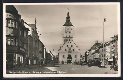 AK Deggendorf /Bayer. Ostmark, Luitpoldplatz mit Rathaus