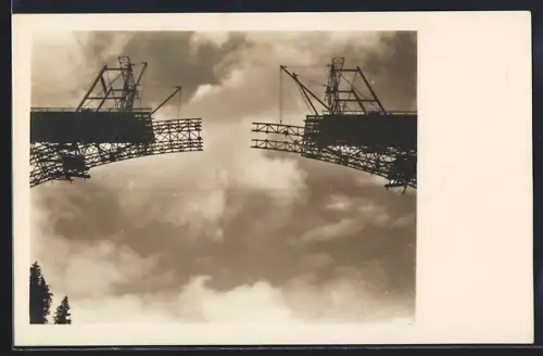 AK Rottenbuch / Ammer, Bau der Ammerhofbrücke b. Echelsbach, Zwischen Himmel und Erde