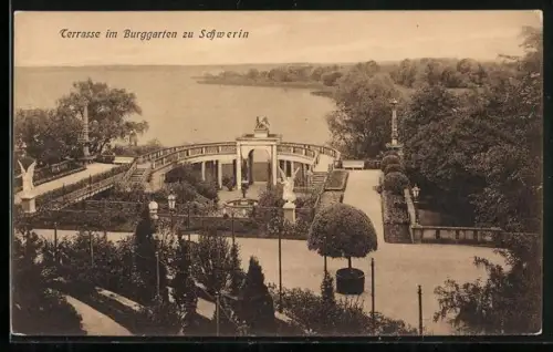 AK Schwerin / Mecklenburg, Terrasse im Burggarten