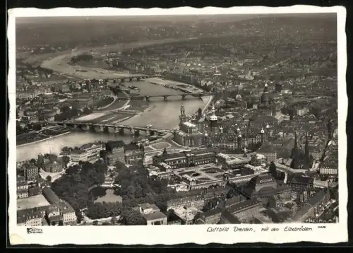 Foto-AK Walter Hahn, Dresden, Nr. 10256: Dresden, Teilansicht mit den Elbebrücken, Fliegeraufnahme