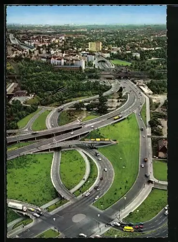 AK Berlin-Charlottenburg, Stadtautobahn am Messegelände aus der Vogelschau