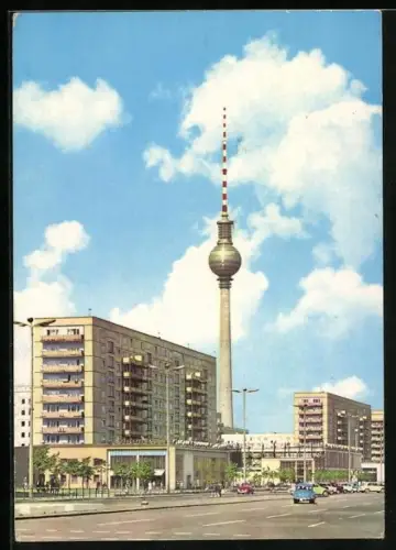 AK Berlin, Karl-Marx-Allee mit Fernseh- und UKW-Turm der Deutschen Post