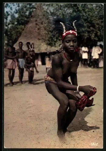 AK Africa in Pictures, Dancing-girl with a scarf, nackte Afrikanerin