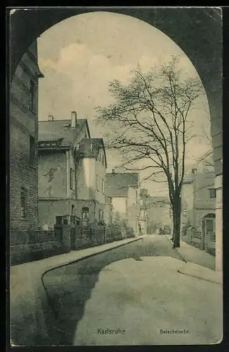 AK Karlsruhe, Blick durch den Torbogen in die Baischstrasse