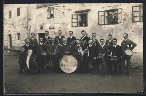 Foto-AK Hellmonsödt, Blasorchester mit Trommel und Pauke vor einem Gebäude, 1924