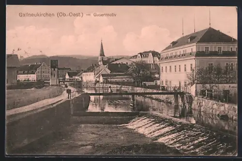 AK Gallneukirchen /O.-Ö., Gusenmotiv, Ortspanorama mit Brücke, Wehr u. Uferstrasse