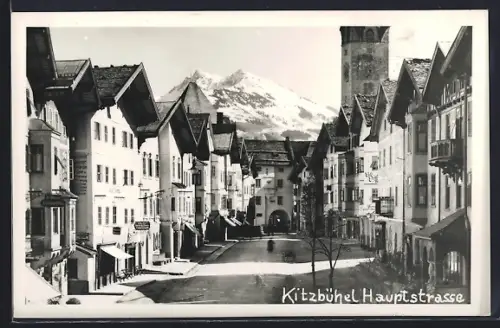 AK Kitzbühel, Blick in die Hauptstrasse mit Geschäften
