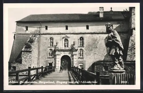AK Forchtenstein /Burgenland, Schloss Forchtenstein, Eingang von der Schlossbrücke